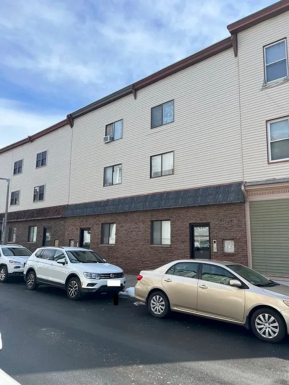 87 Cottage St, East Boston