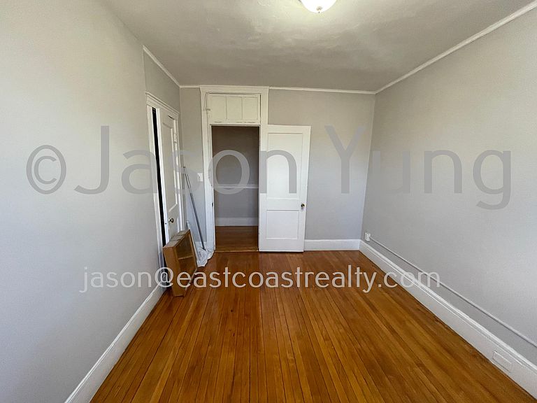 90 Cypress St, Brookline Hills