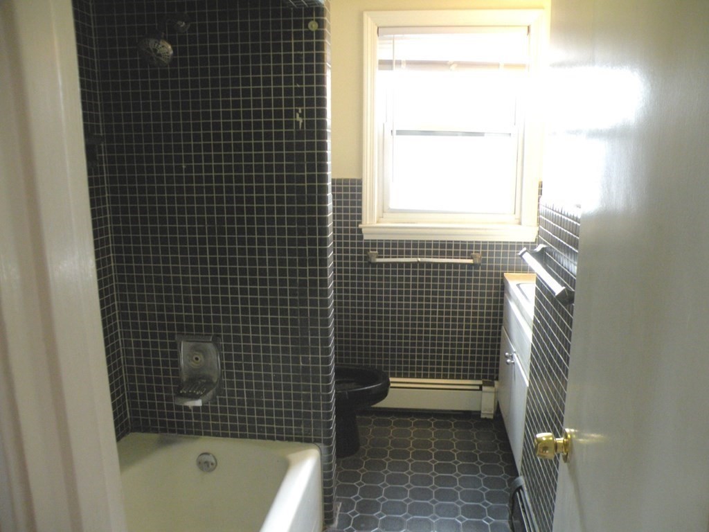 1915 River St, Hyde Park