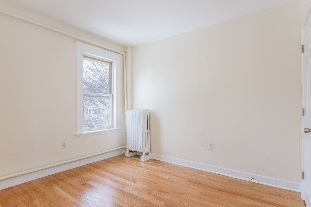 17 Yuill Cir, Hyde Park