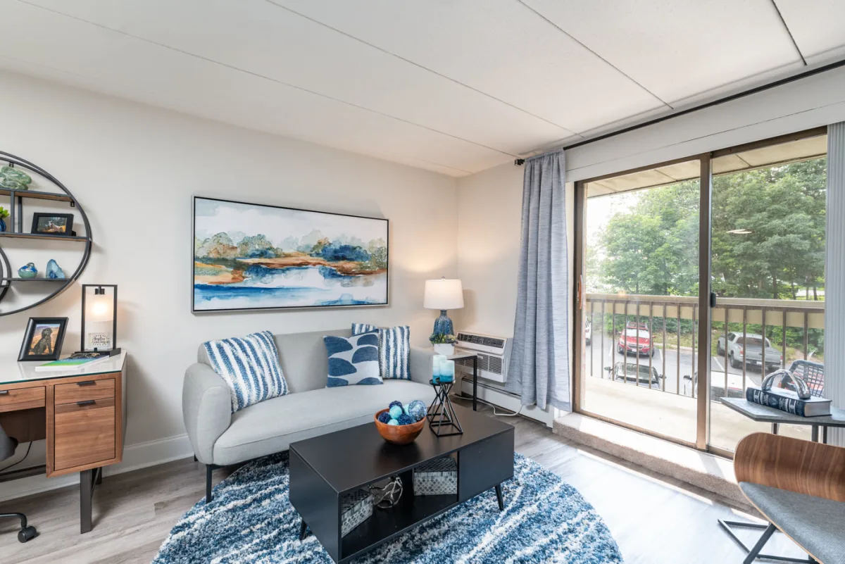 1037 Southern Artery, Quincy Center