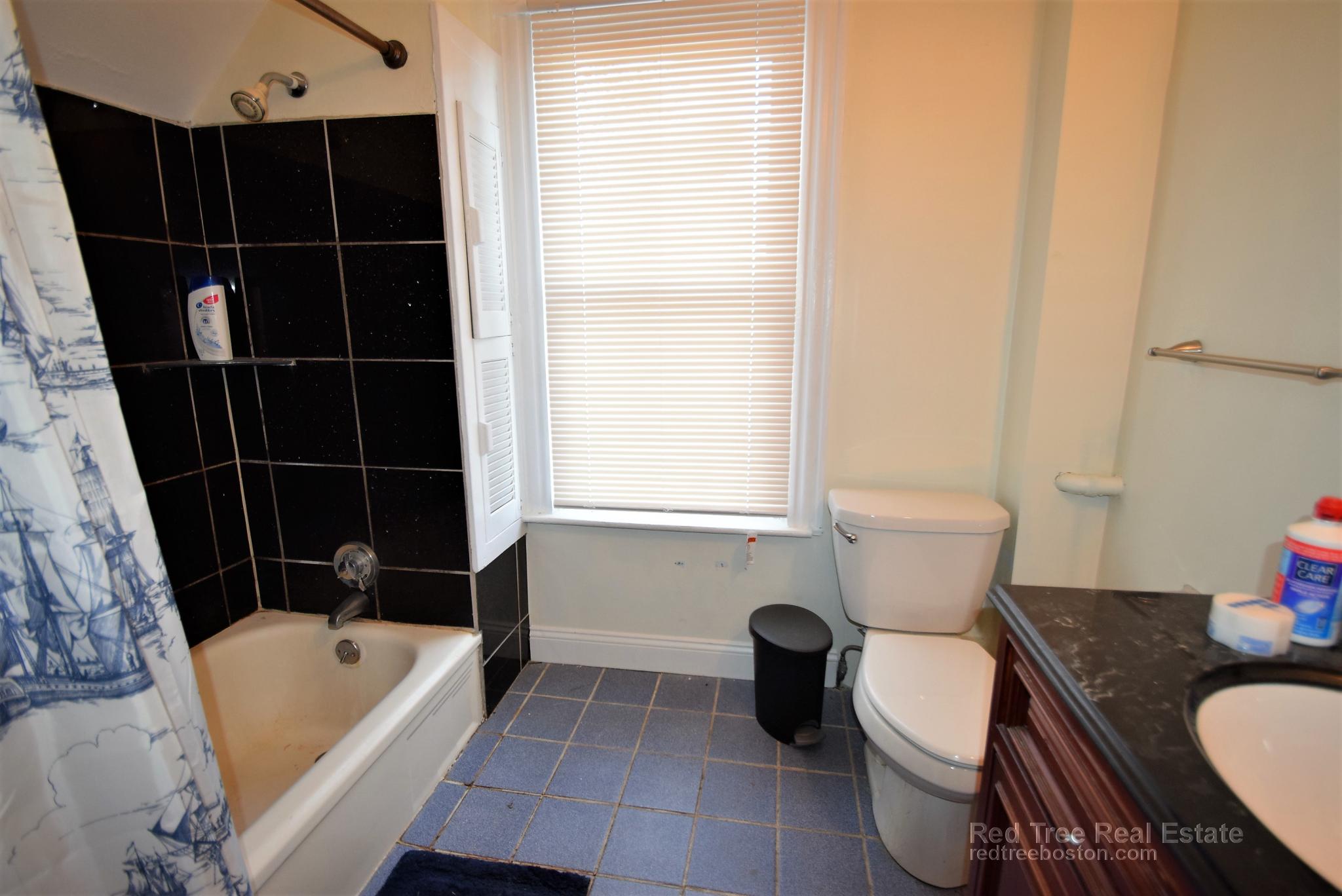 44 Pratt St, Allston