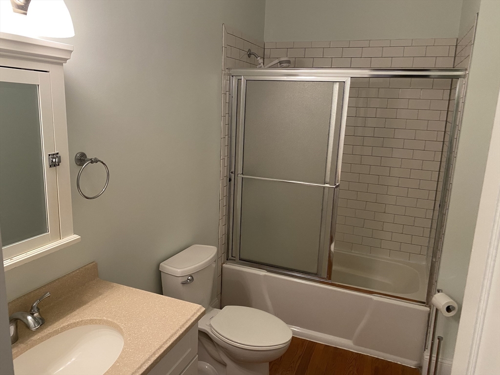 15 Radford Ln, Dorchester