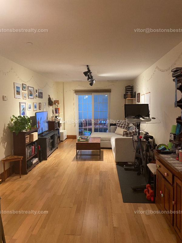 2440 Massachusetts Ave, North Cambridge