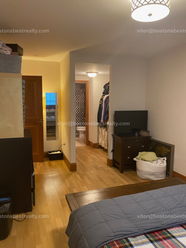 2440 Massachusetts Ave, North Cambridge