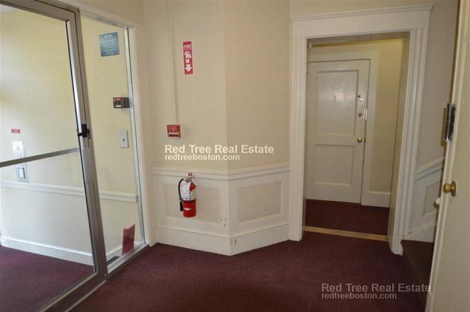 1595.3 Beacon St, Coolidge Corner