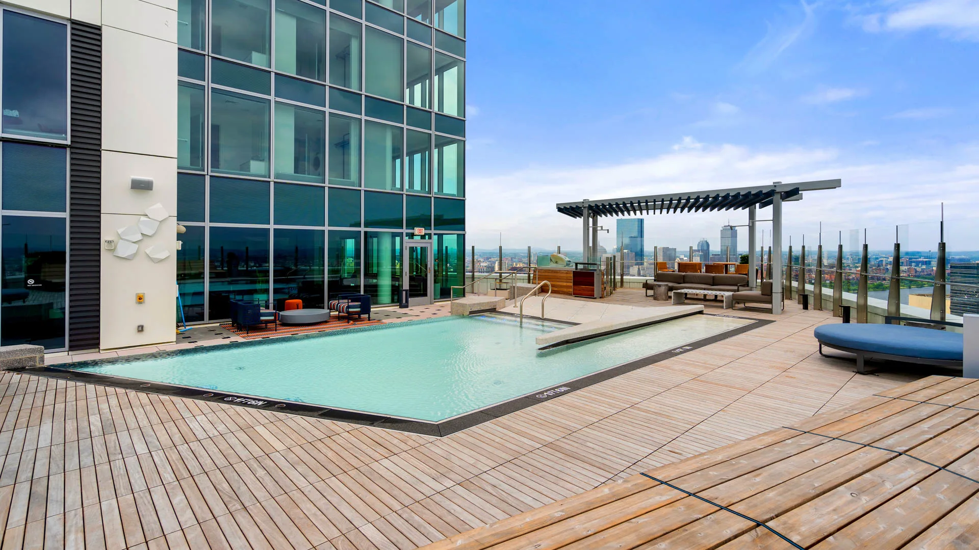 35 Lomasney Way, West End