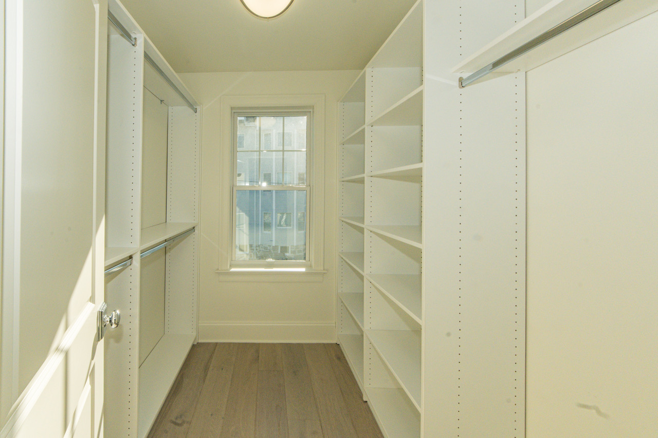 176 Winthrop Shore Dr, Winthrop