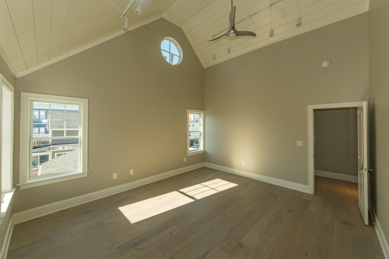 176 Winthrop Shore Dr, Winthrop