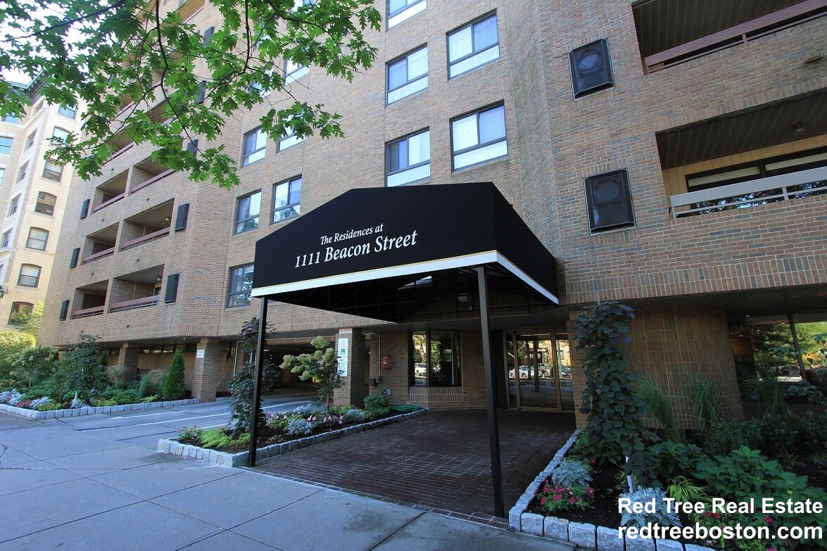 1111 Beacon St, Longwood