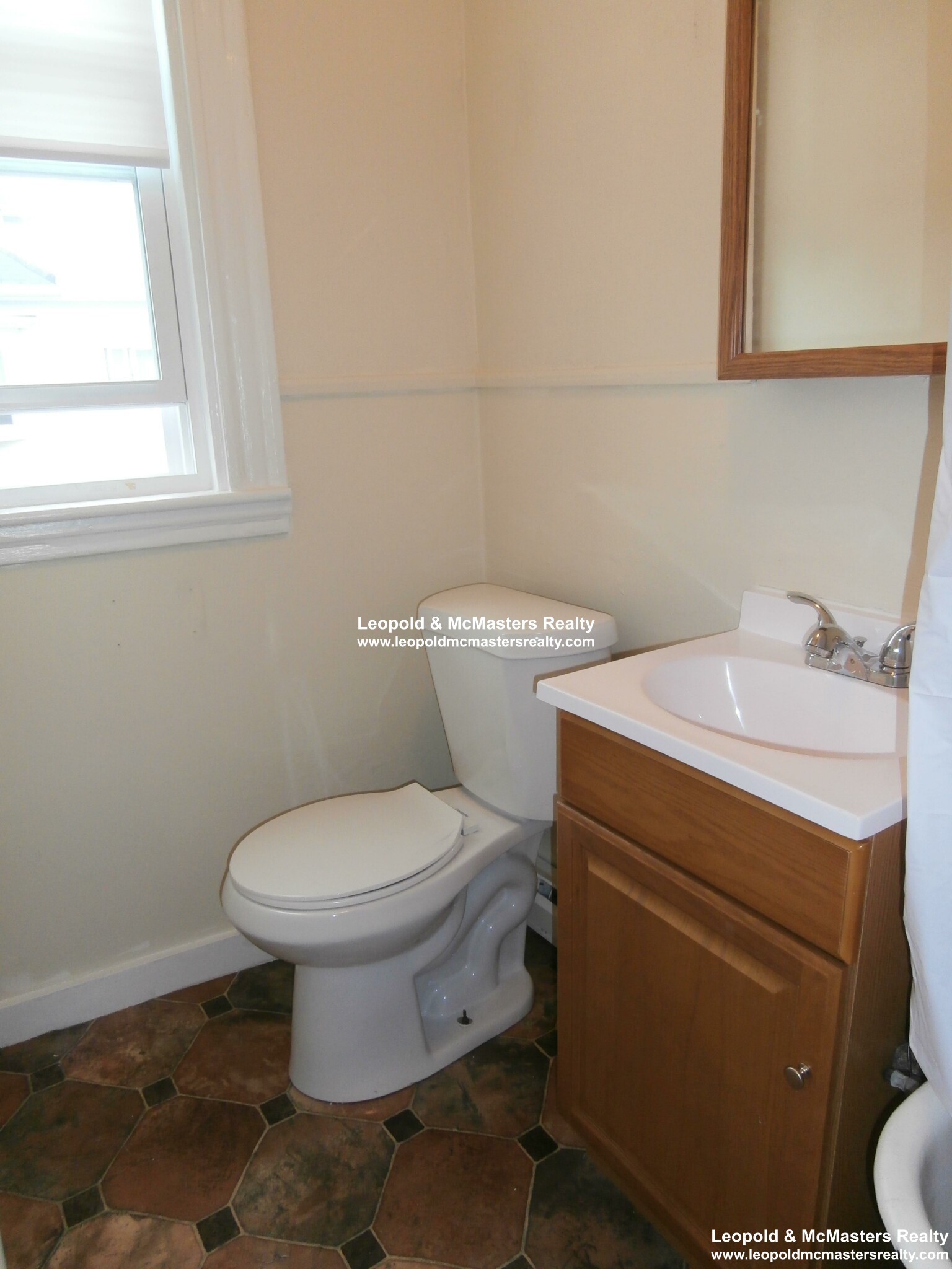 12 14 Walnut Pl, Revere