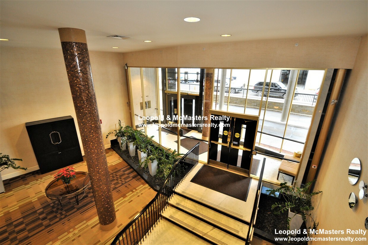 101 Monmouth St, Longwood