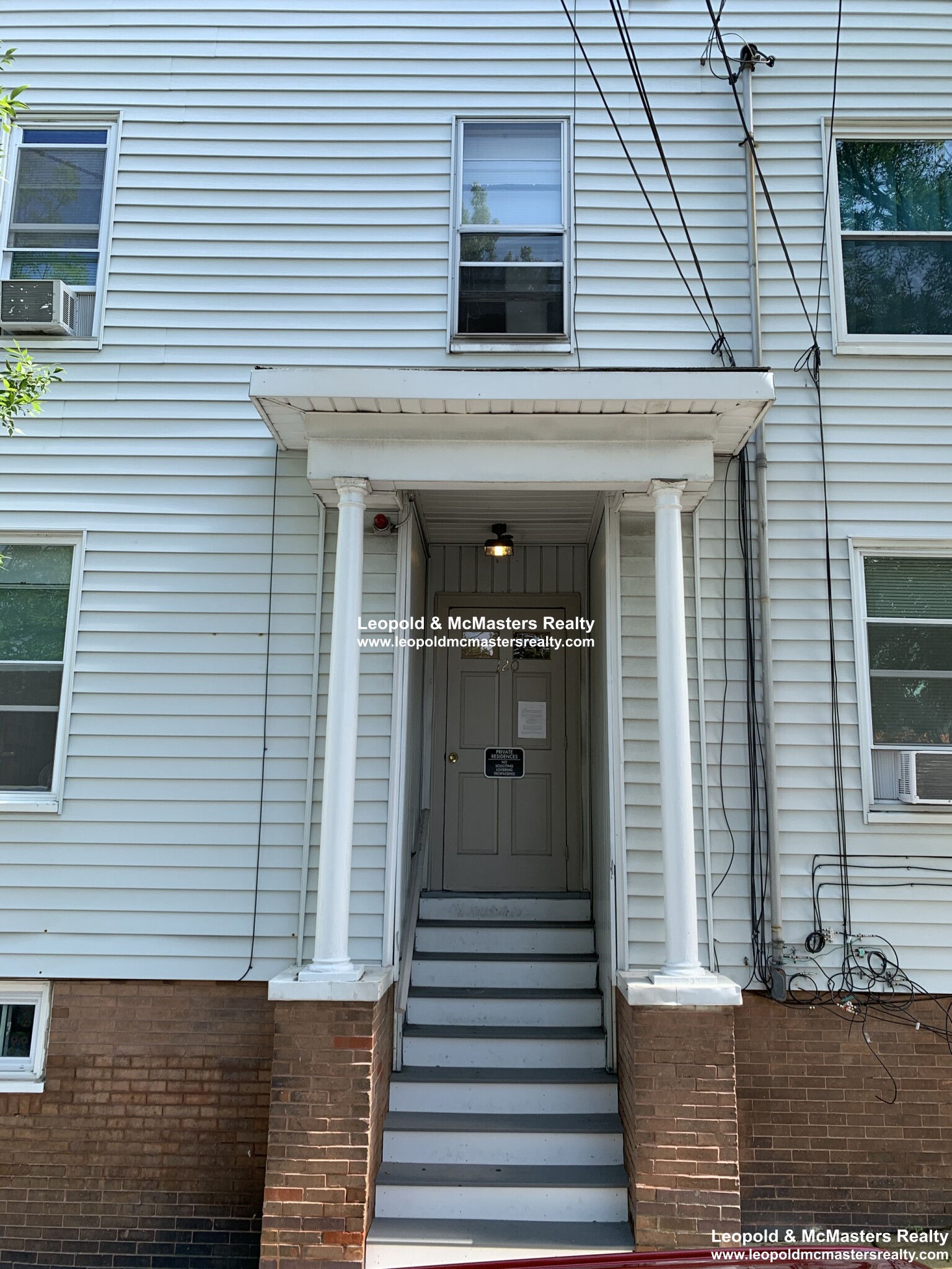 12 14 Walnut Pl, Revere