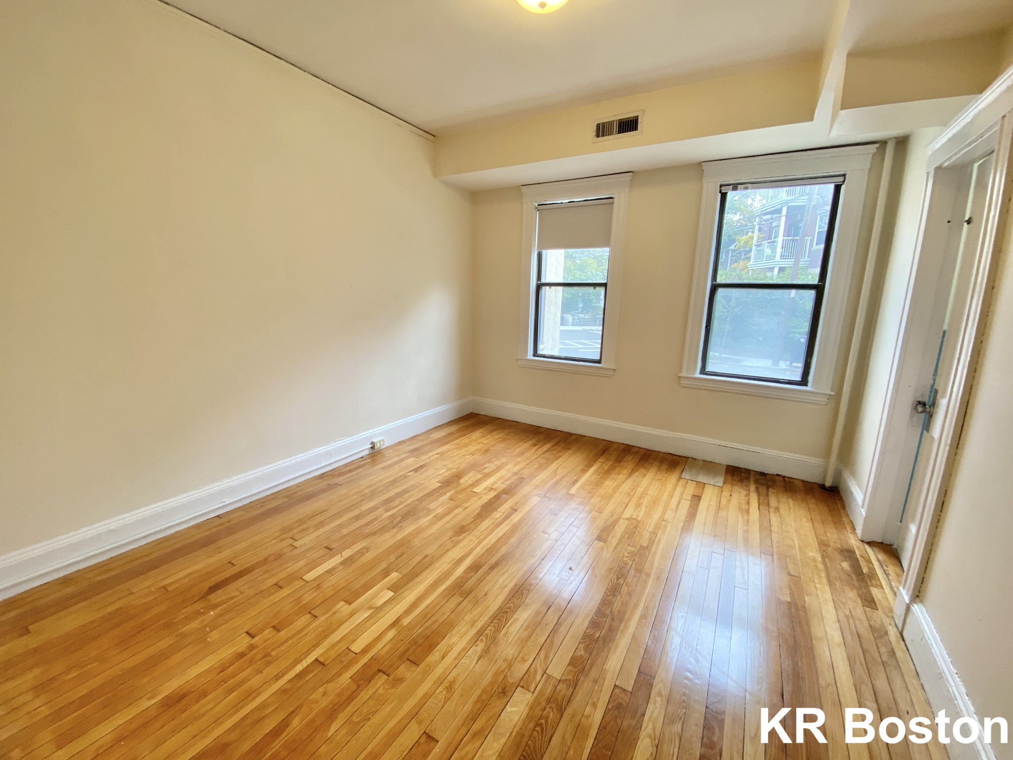 26 Hamilton Rd, Longwood