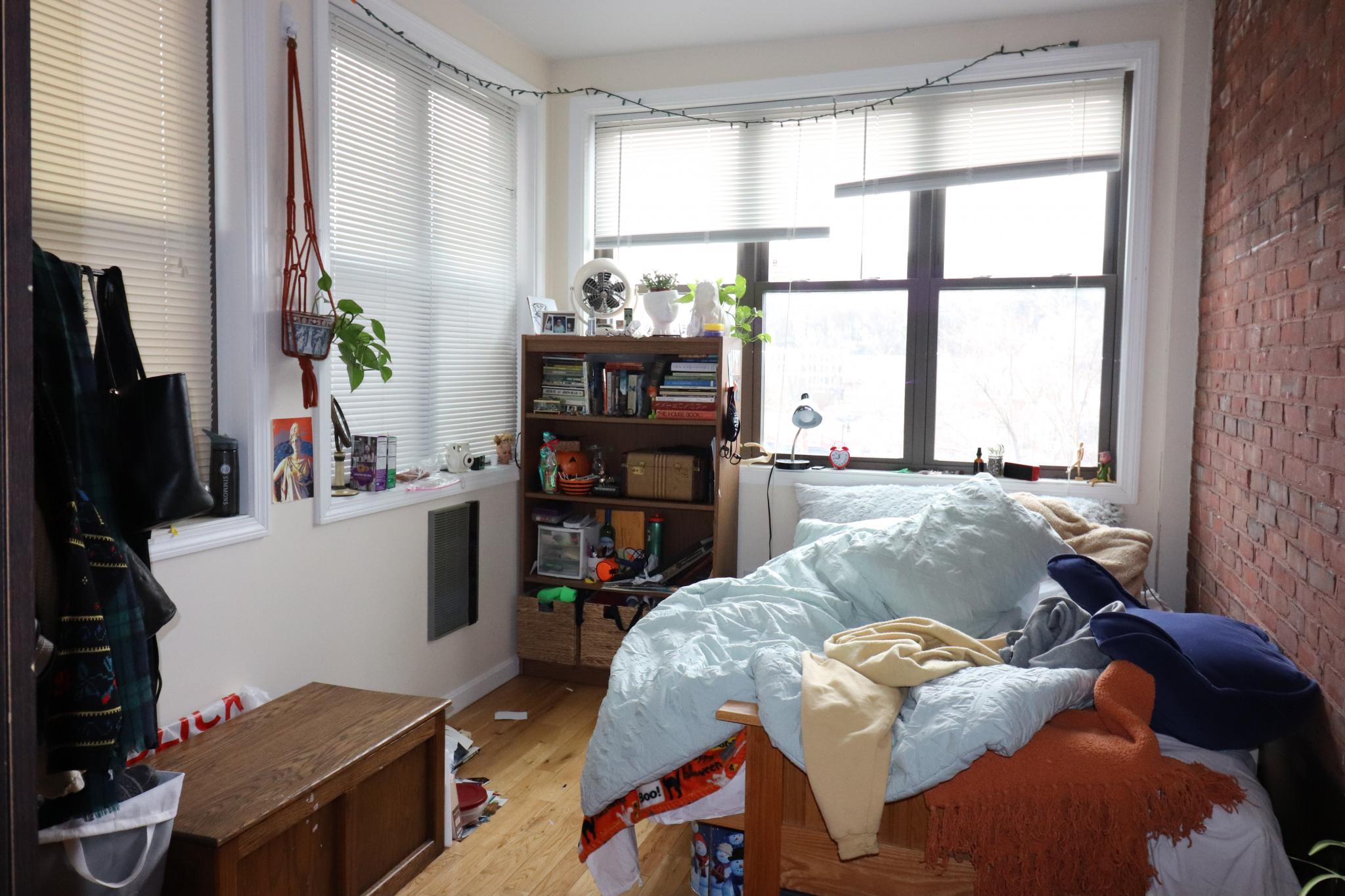 191 Winthrop Rd, Washington Square