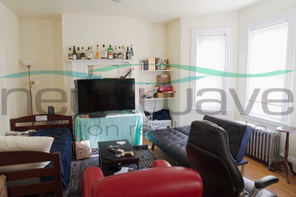 121 Hillside St, Mission Hill