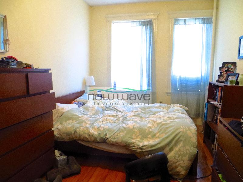 102 Queensberry St, Fenway