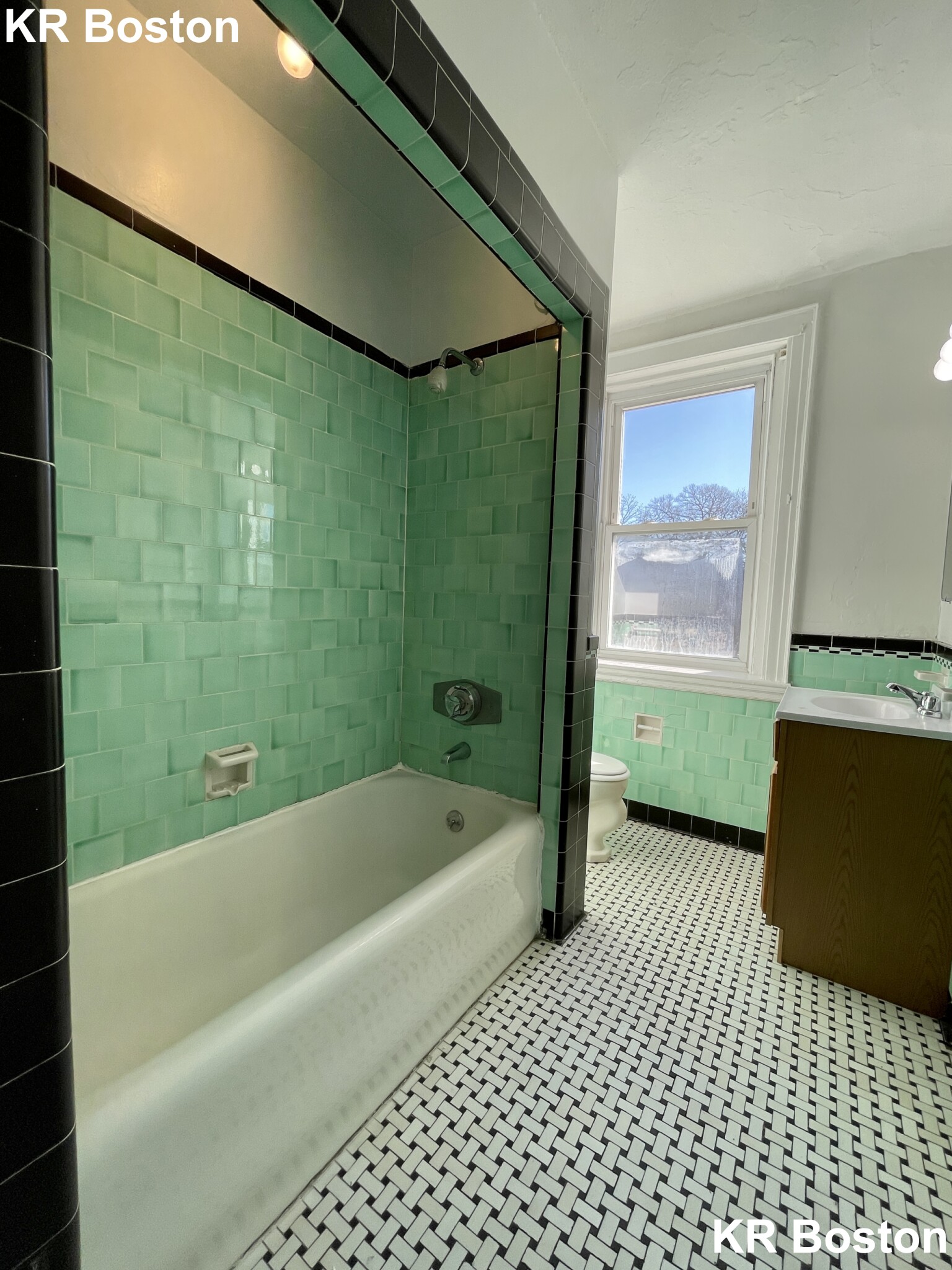 2045 Commonwealth Ave, Brighton