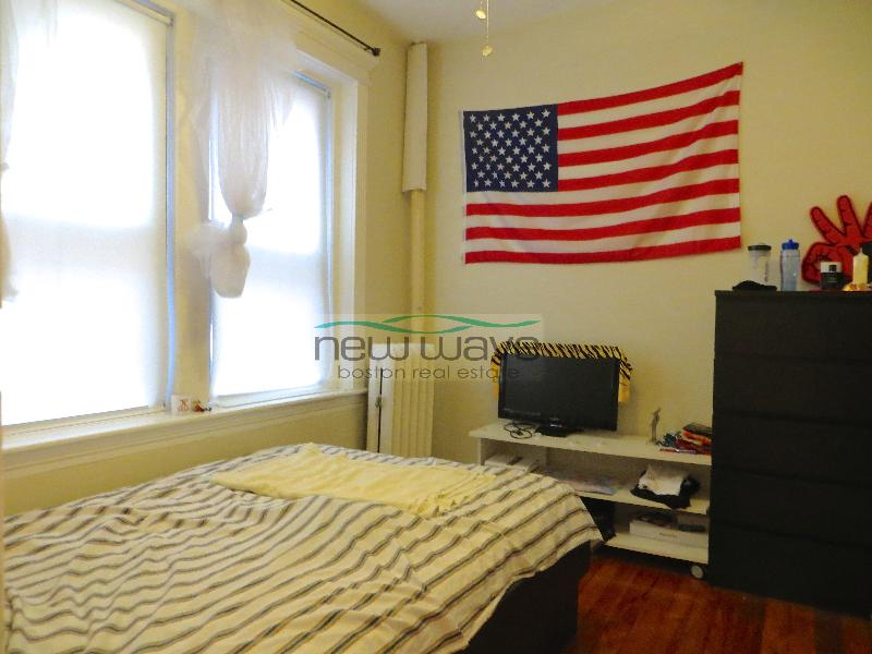 65 Burbank St, Fenway