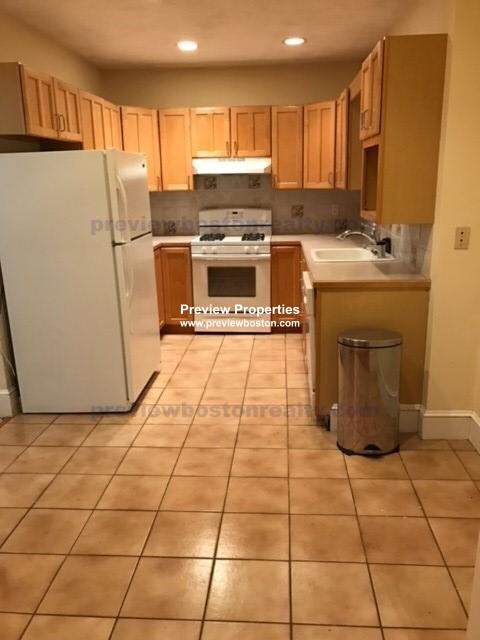 1714 Beacon St, Washington Square