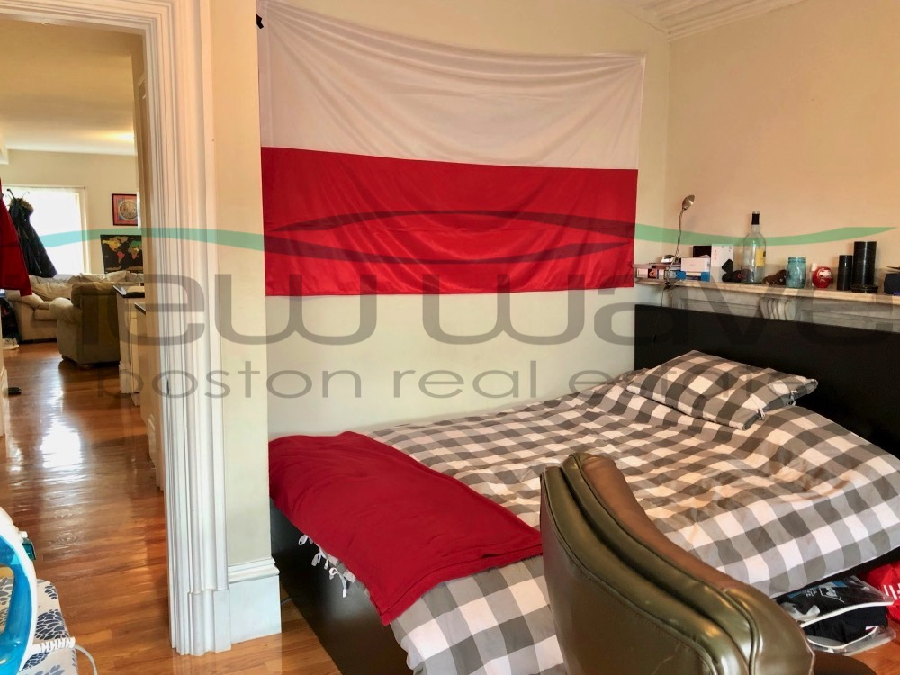 658 Massachusetts Ave, South End