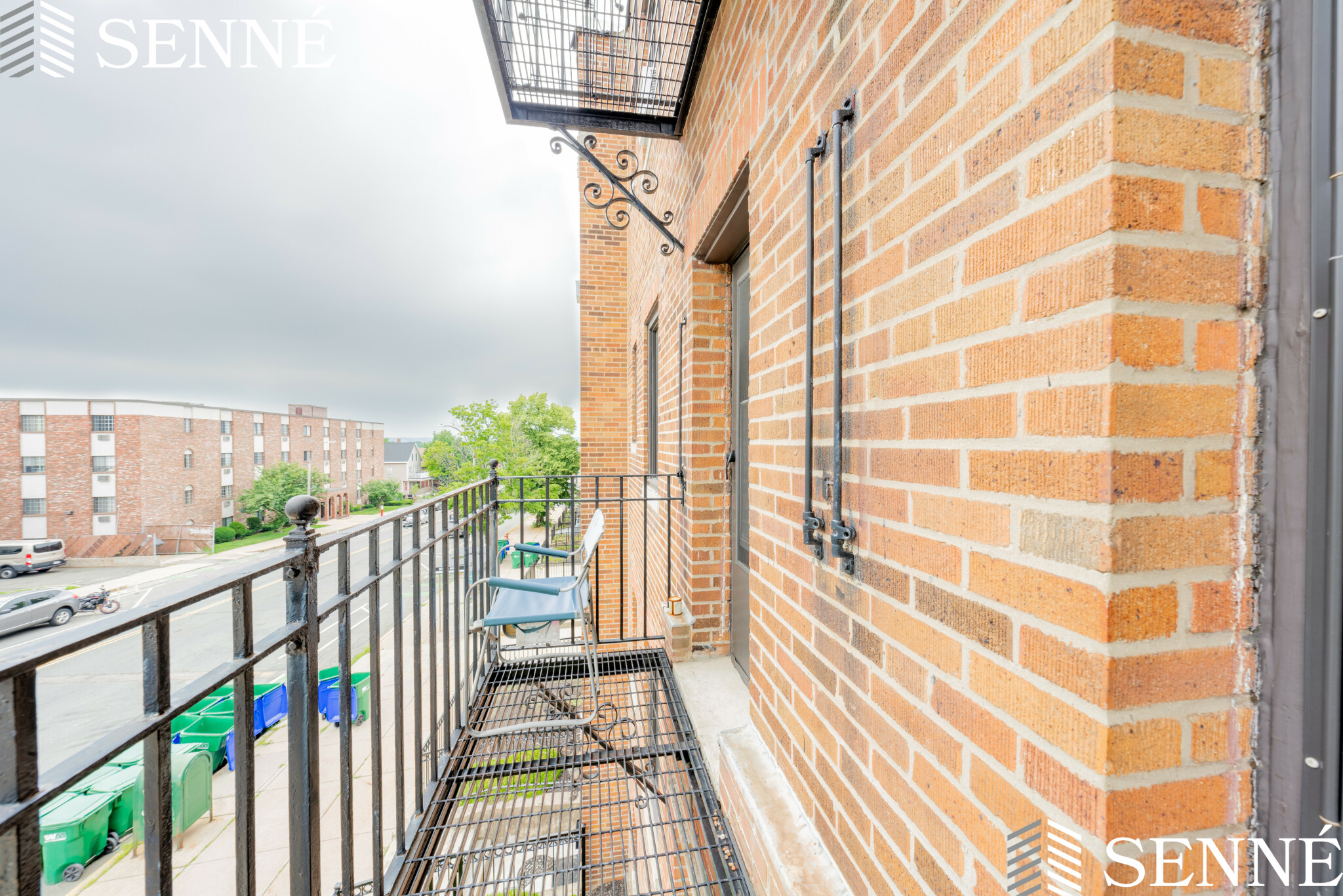 465 Broadway, Magoun Square