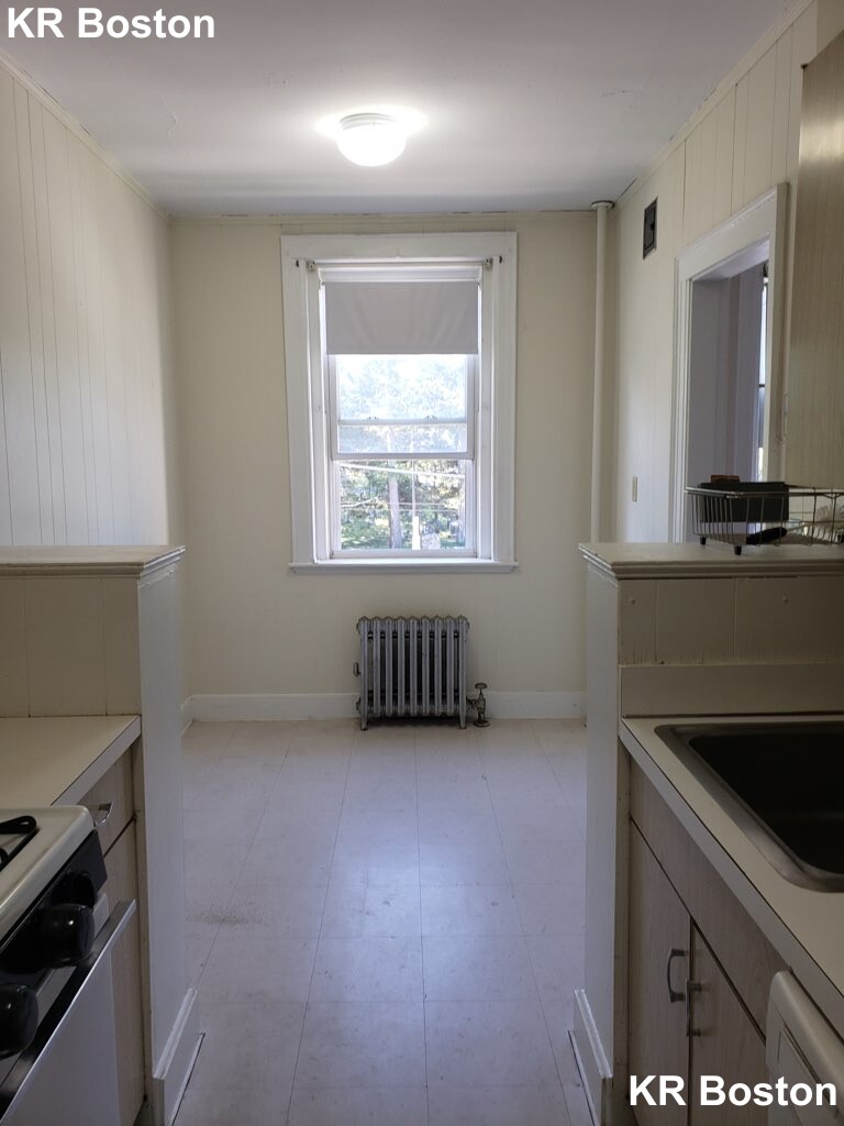 2044 Commonwealth Ave, Brighton