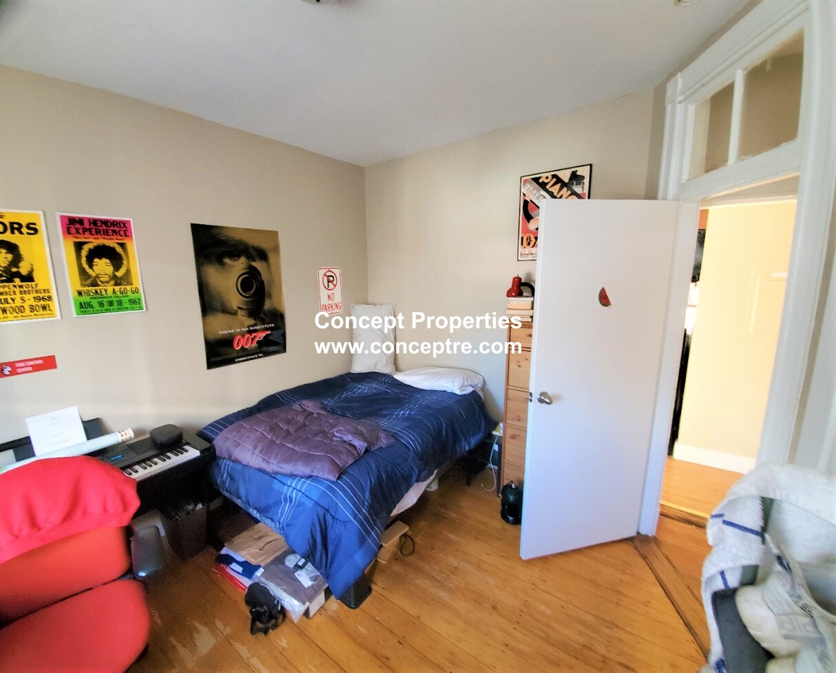 6 Sunset St, Mission Hill