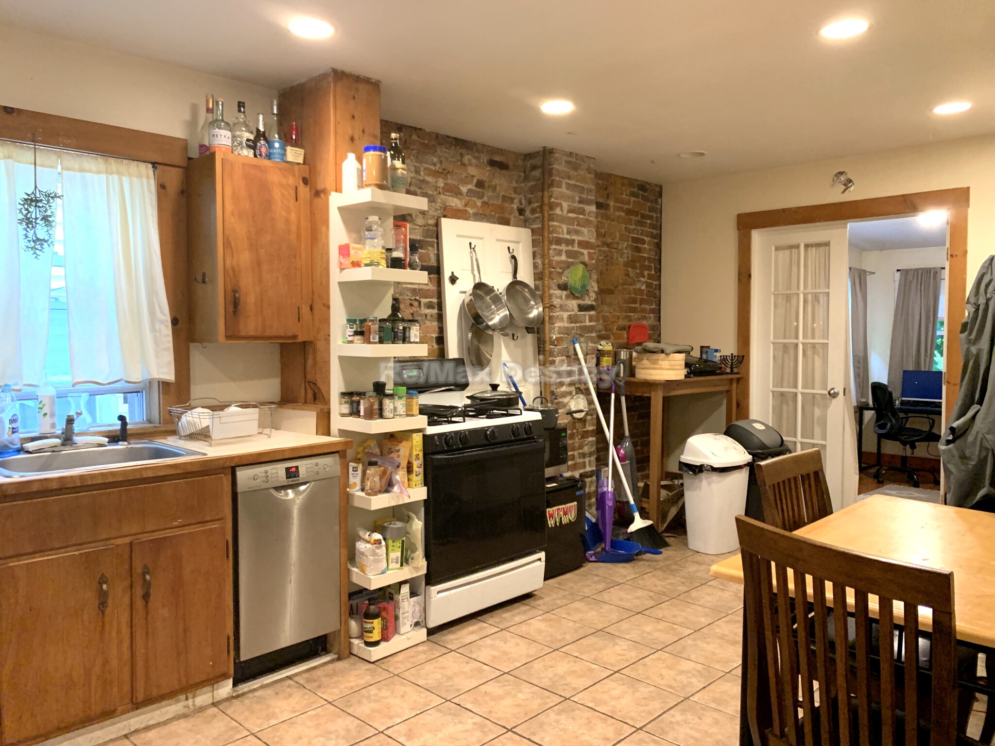 20 Lopez St, Central Square