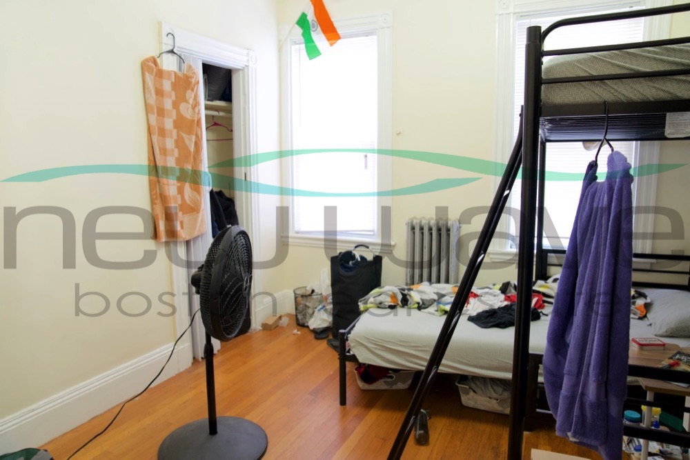 121 Hillside St, Mission Hill