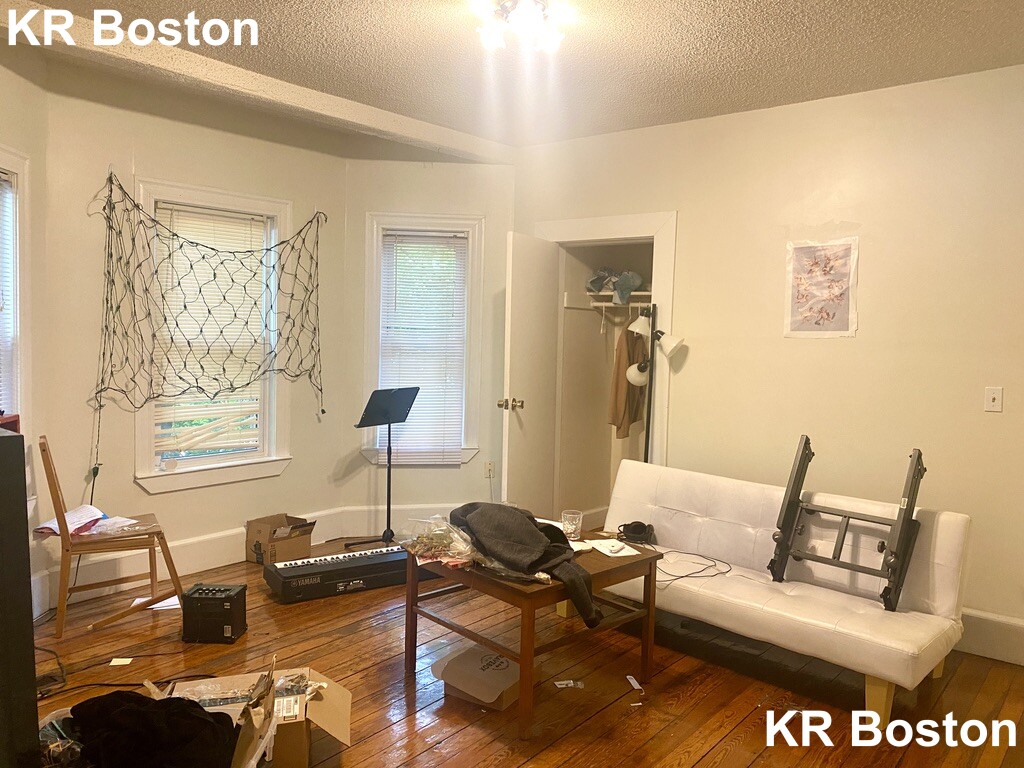 129 Brook St, Washington Square