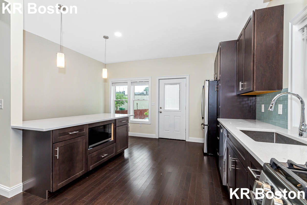 77 Winchester St, Medford