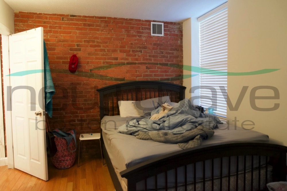 841 Parker St, Mission Hill