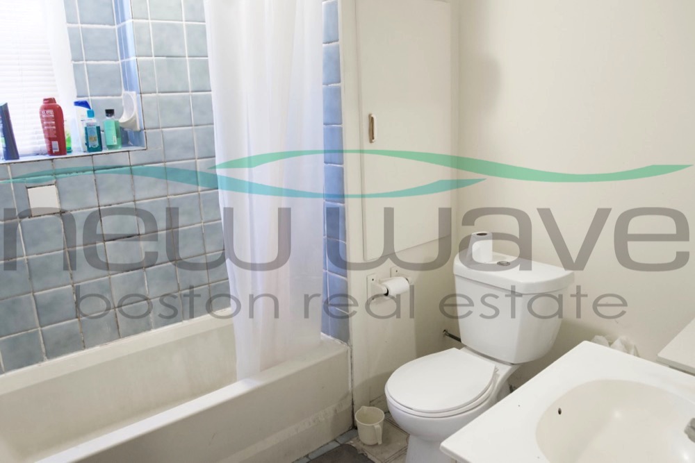 121 Hillside St, Mission Hill