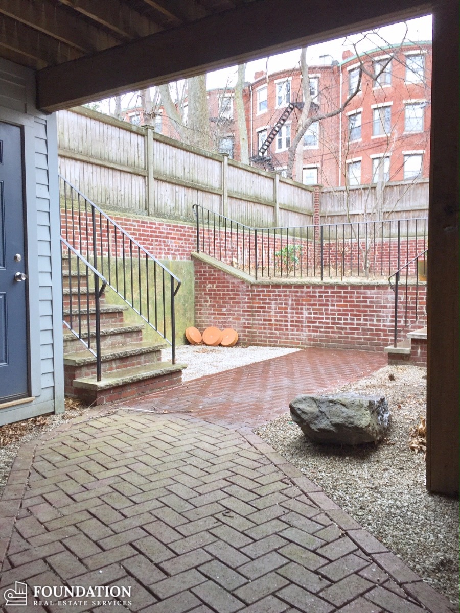 74 Monmouth St, Longwood