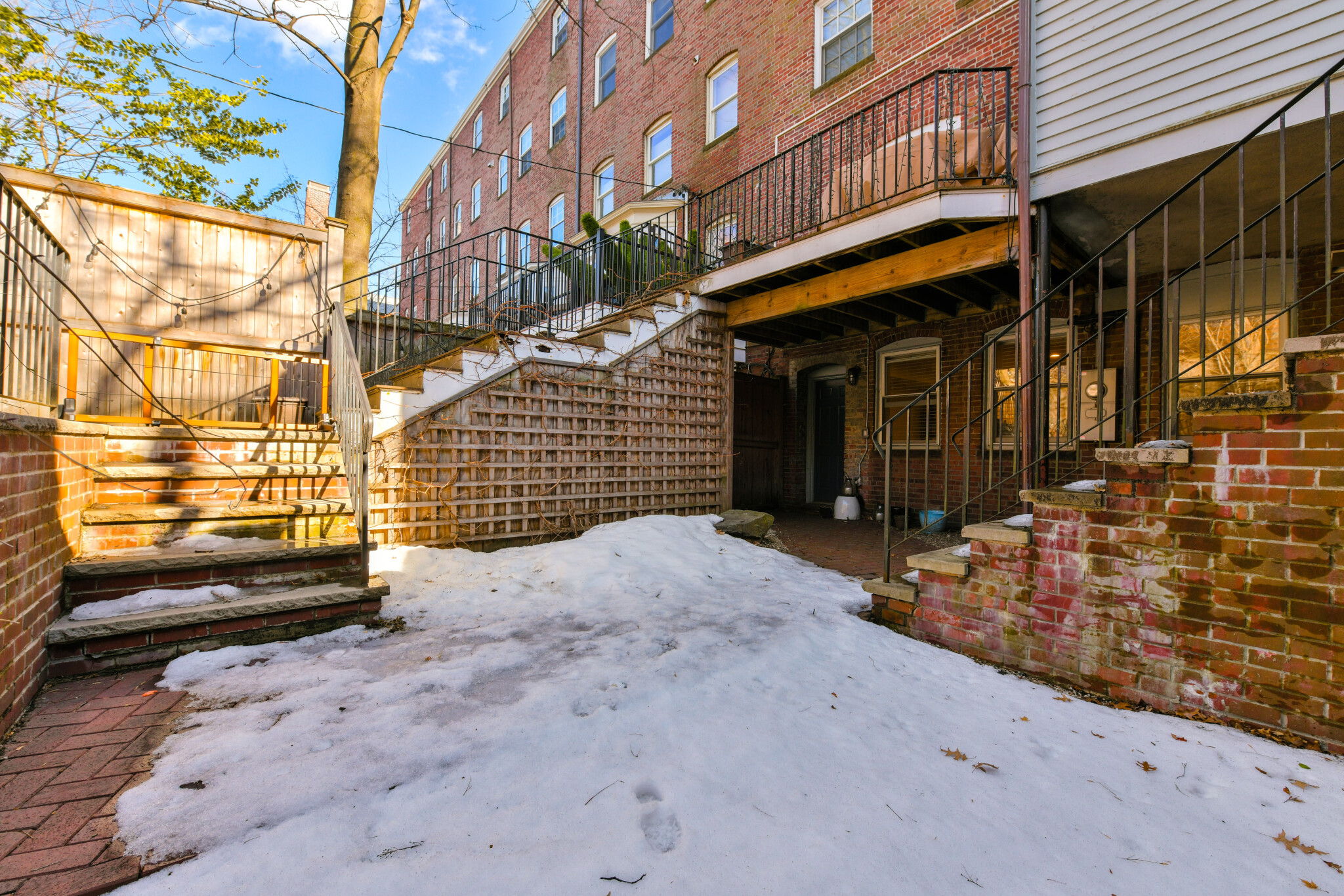 74 Monmouth St, Longwood