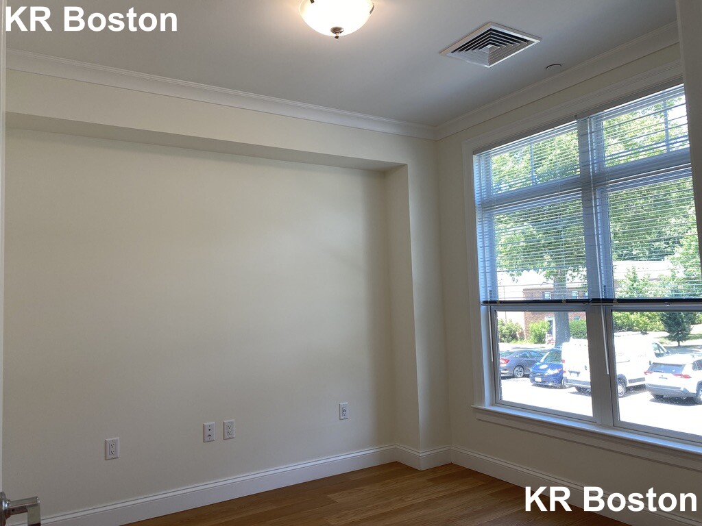 114 Gerry Rd, Chestnut Hill