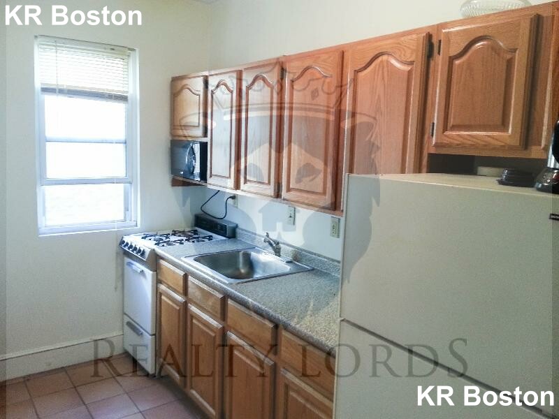 7 Scottfield Rd, Allston