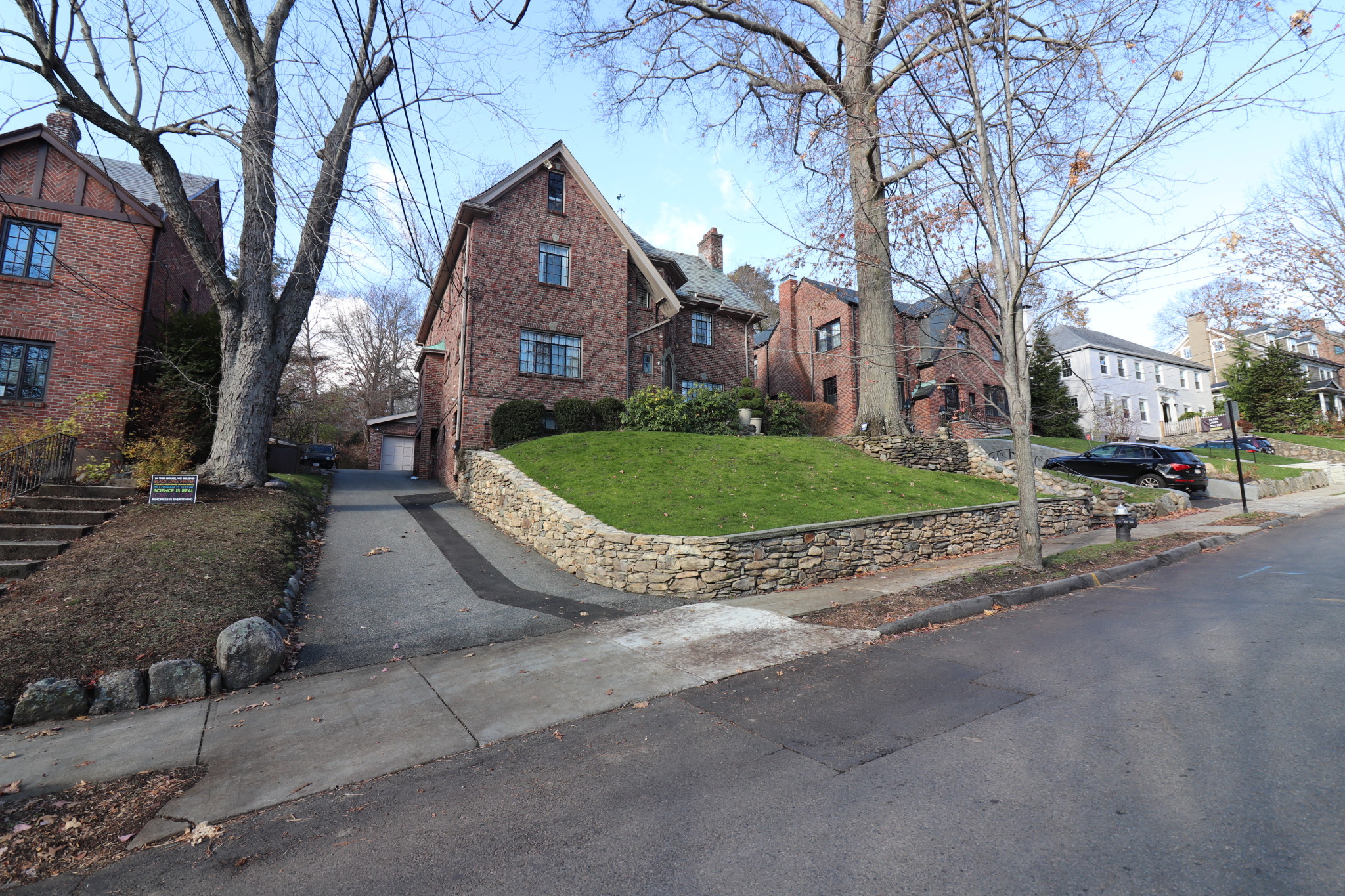 40 Blake Rd, Brookline Hills