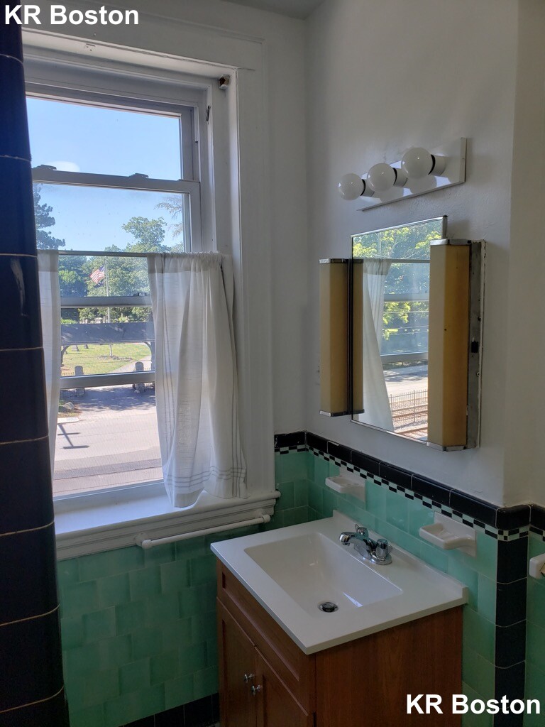 2048 Commonwealth Ave, Brighton