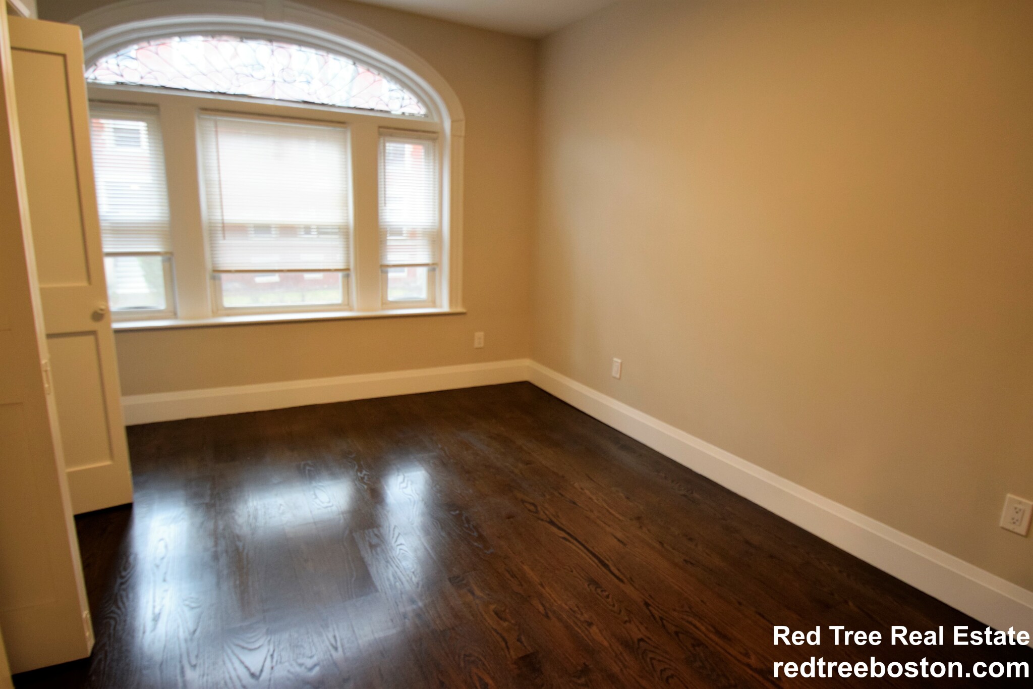 7 Strathmore Rd, Washington Square