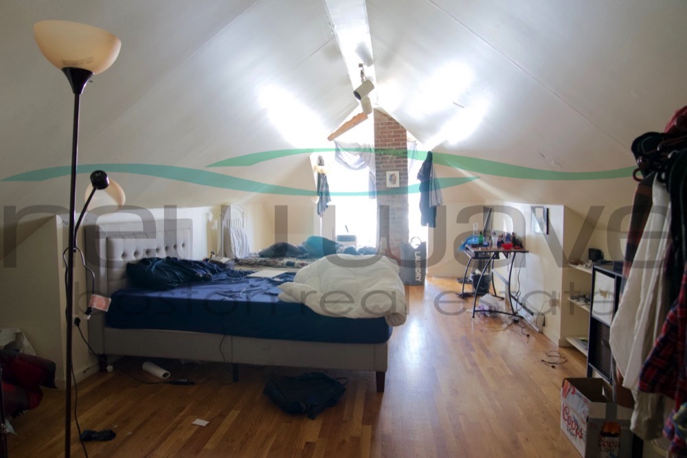 121 Hillside St, Mission Hill