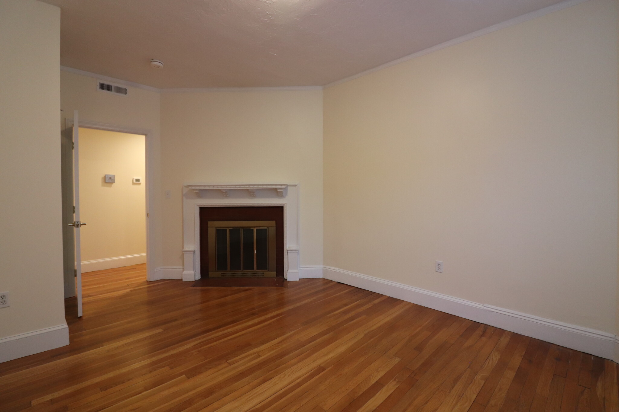 191 Winthrop Rd, Washington Square