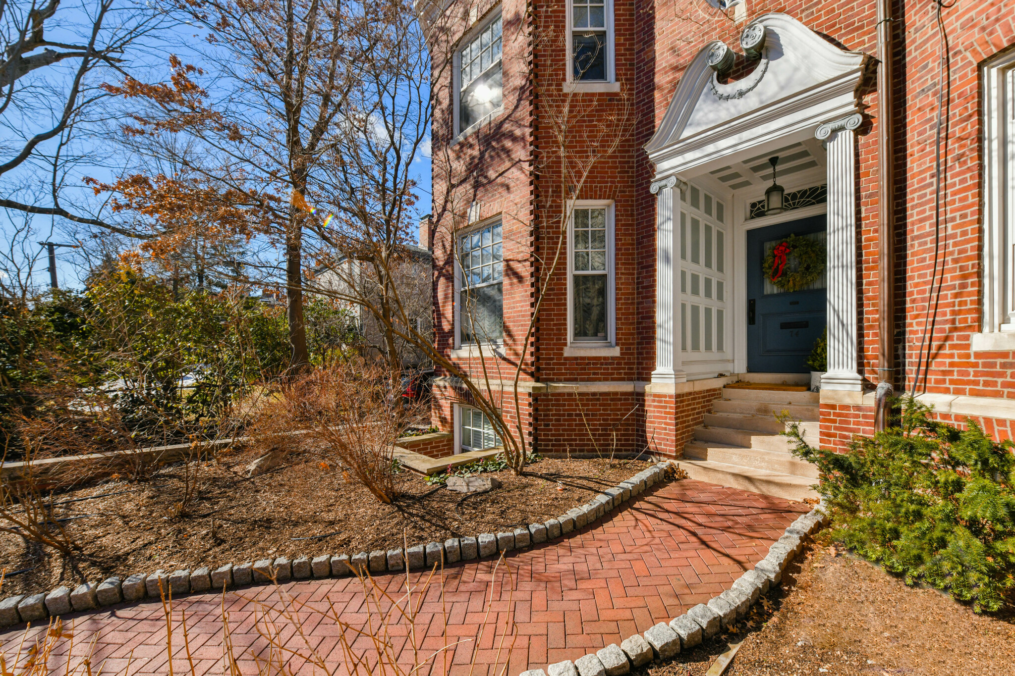 74 Monmouth St, Longwood