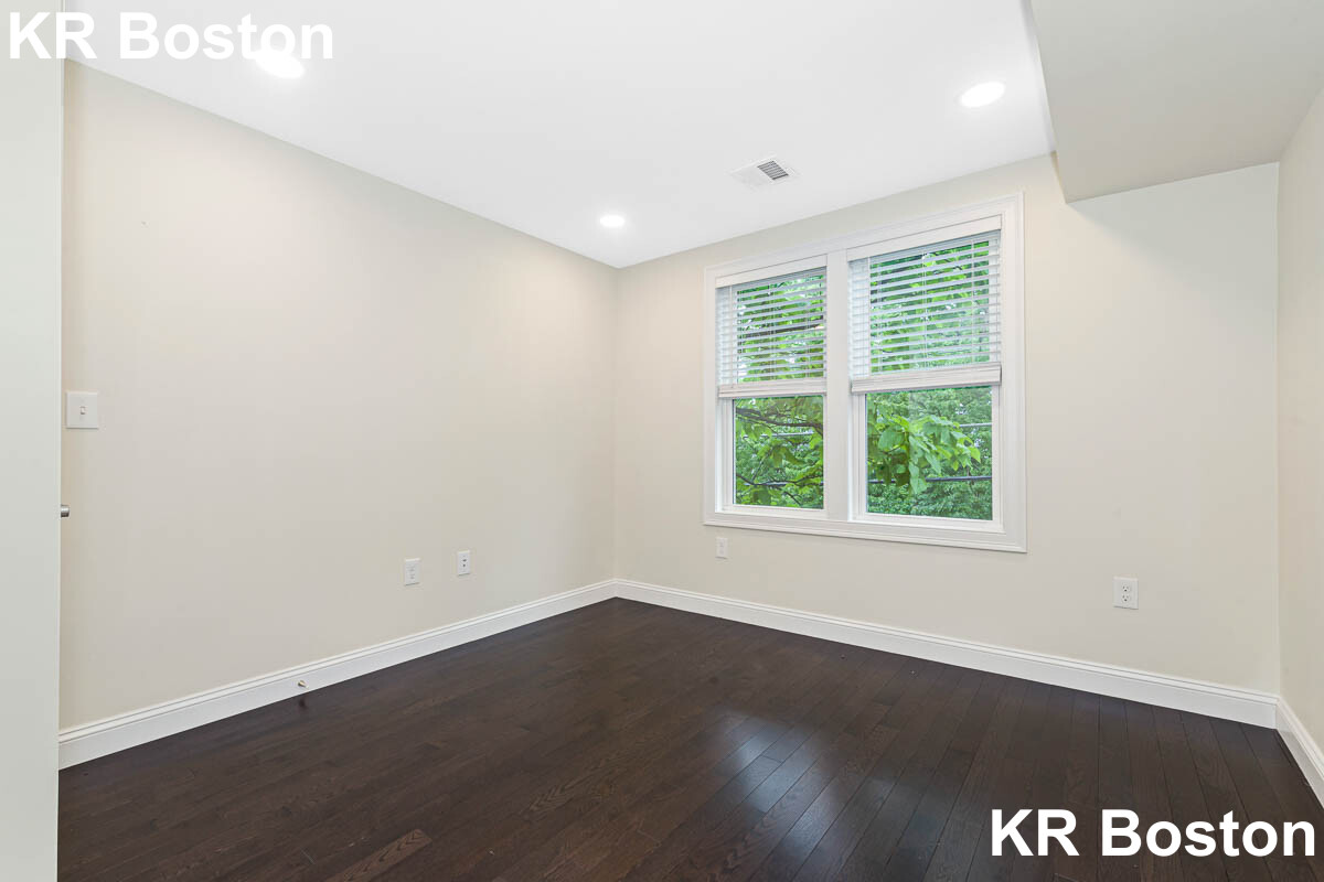 77 Winchester St, Medford