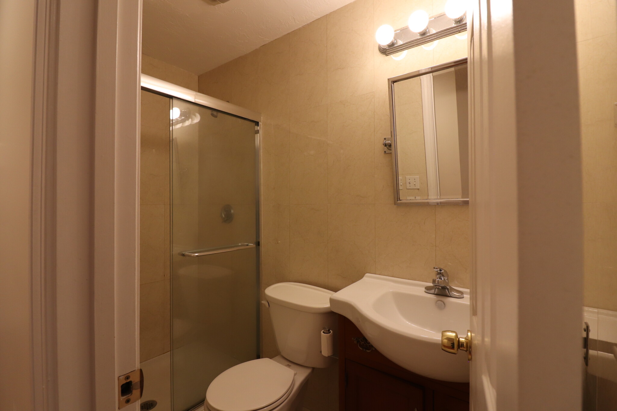 191 Winthrop Rd, Washington Square