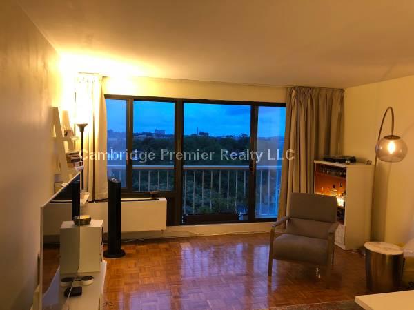 1105 Massachusetts Ave, Harvard Square