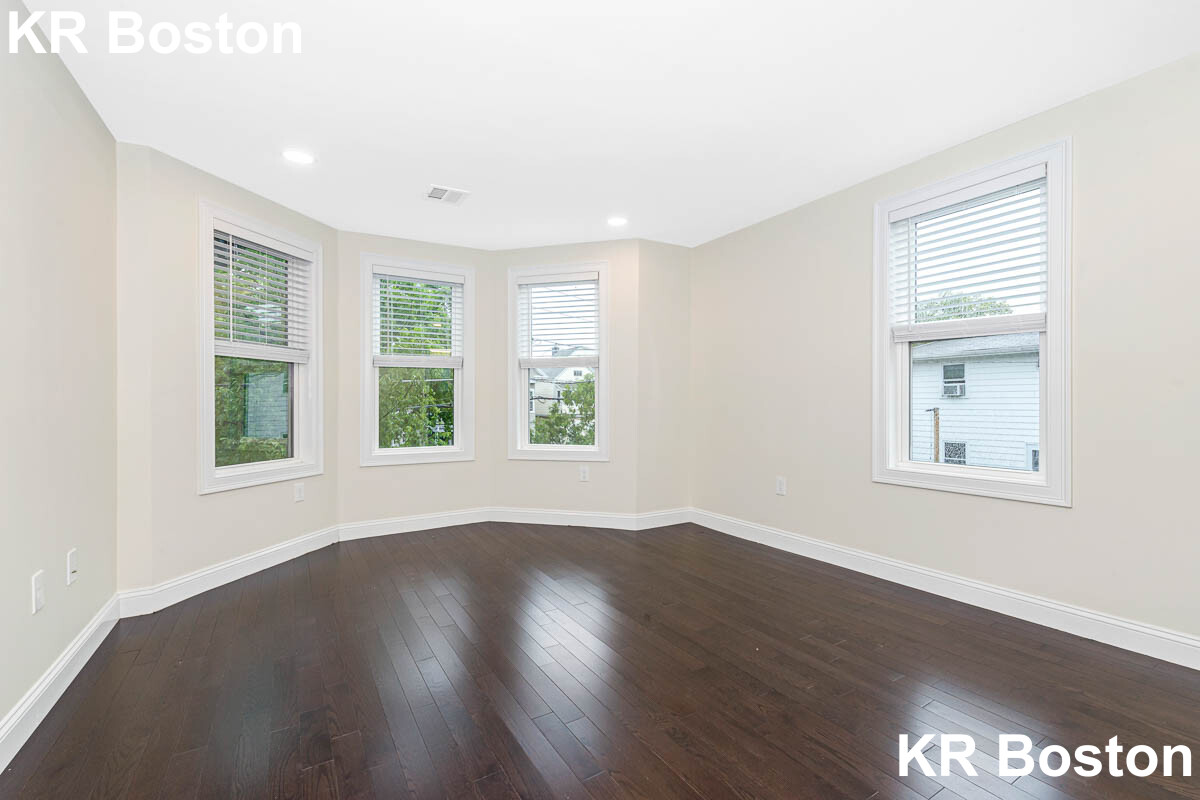 77 Winchester St, Medford