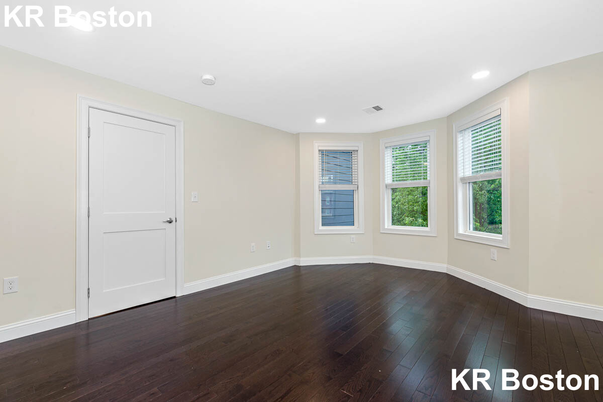 77 Winchester St, Medford