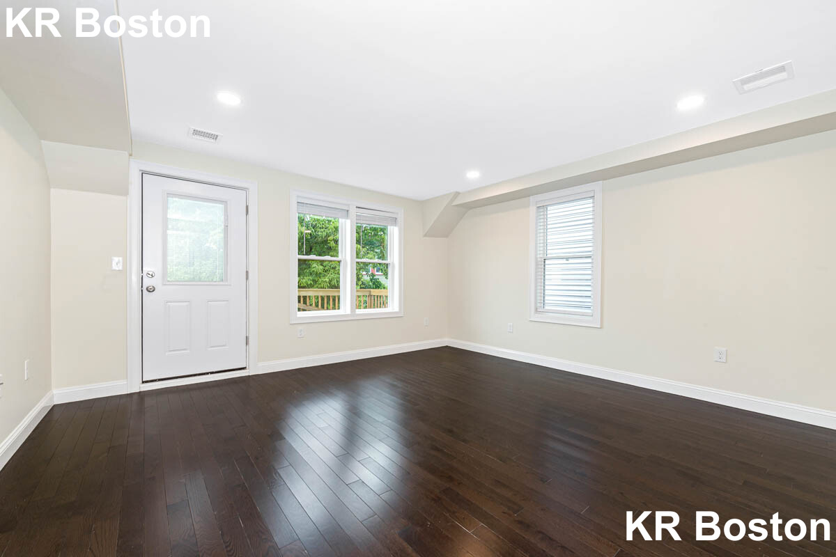 77 Winchester St, Medford